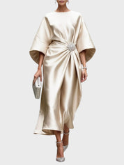 Robe en Satin avec Pli Latéral et Boucle Décorative