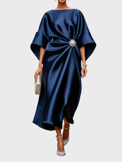 Robe en Satin avec Pli Latéral et Boucle Décorative