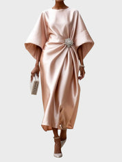 Robe en Satin avec Pli Latéral et Boucle Décorative