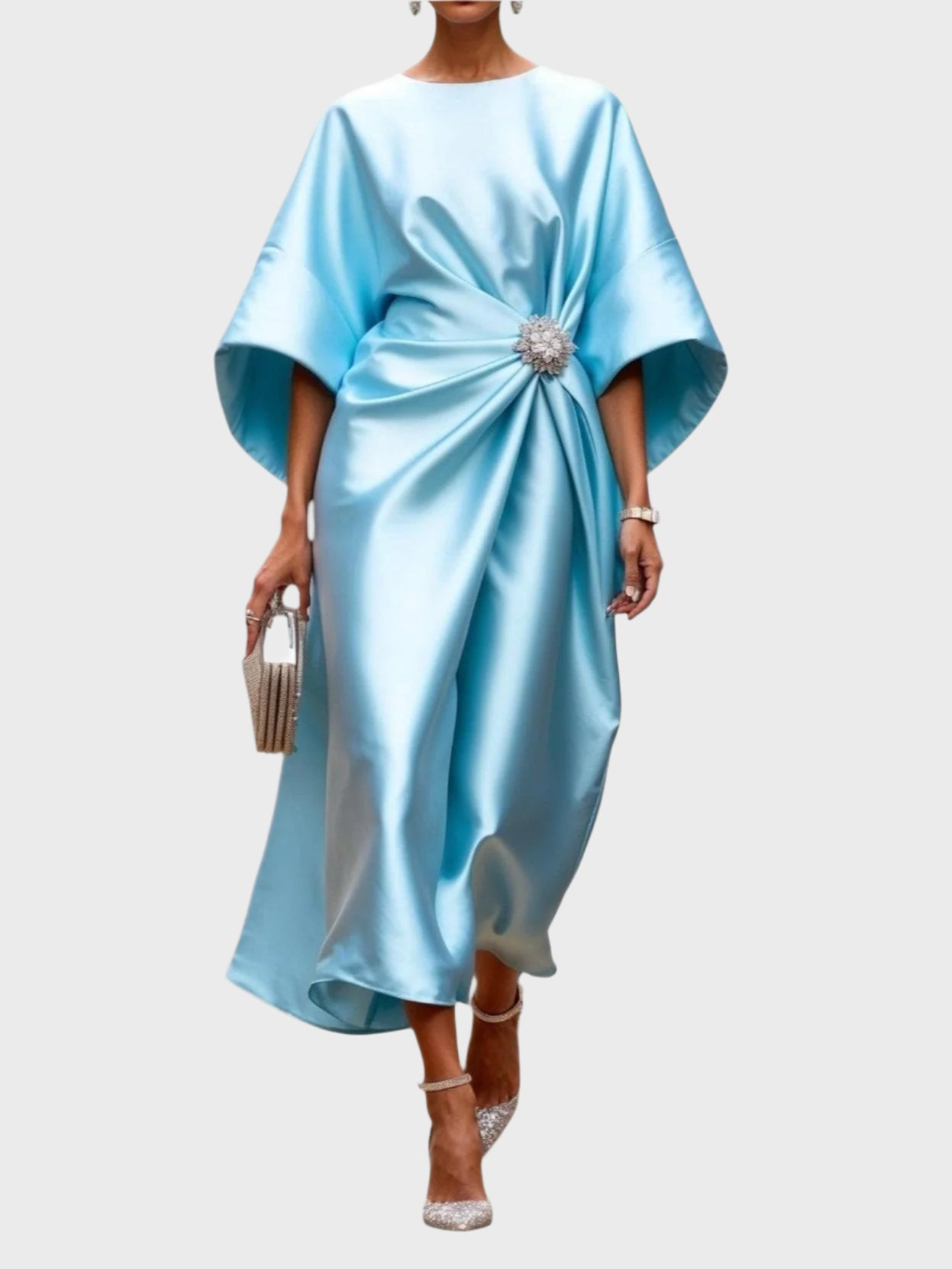 Robe en Satin avec Pli Latéral et Boucle Décorative