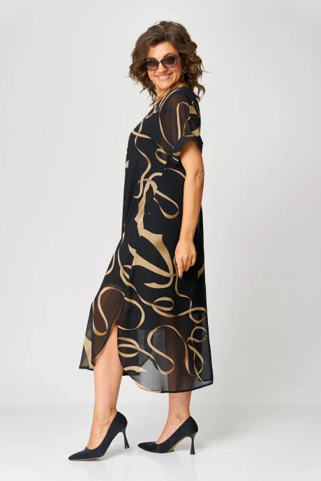 Robe Aérée avec Designs Linéaires et Décolleté en V
