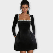 Robe Mini à Col Carré Embellie de Cristaux