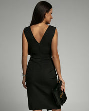 Robe ajustée avec décolleté en V et fente