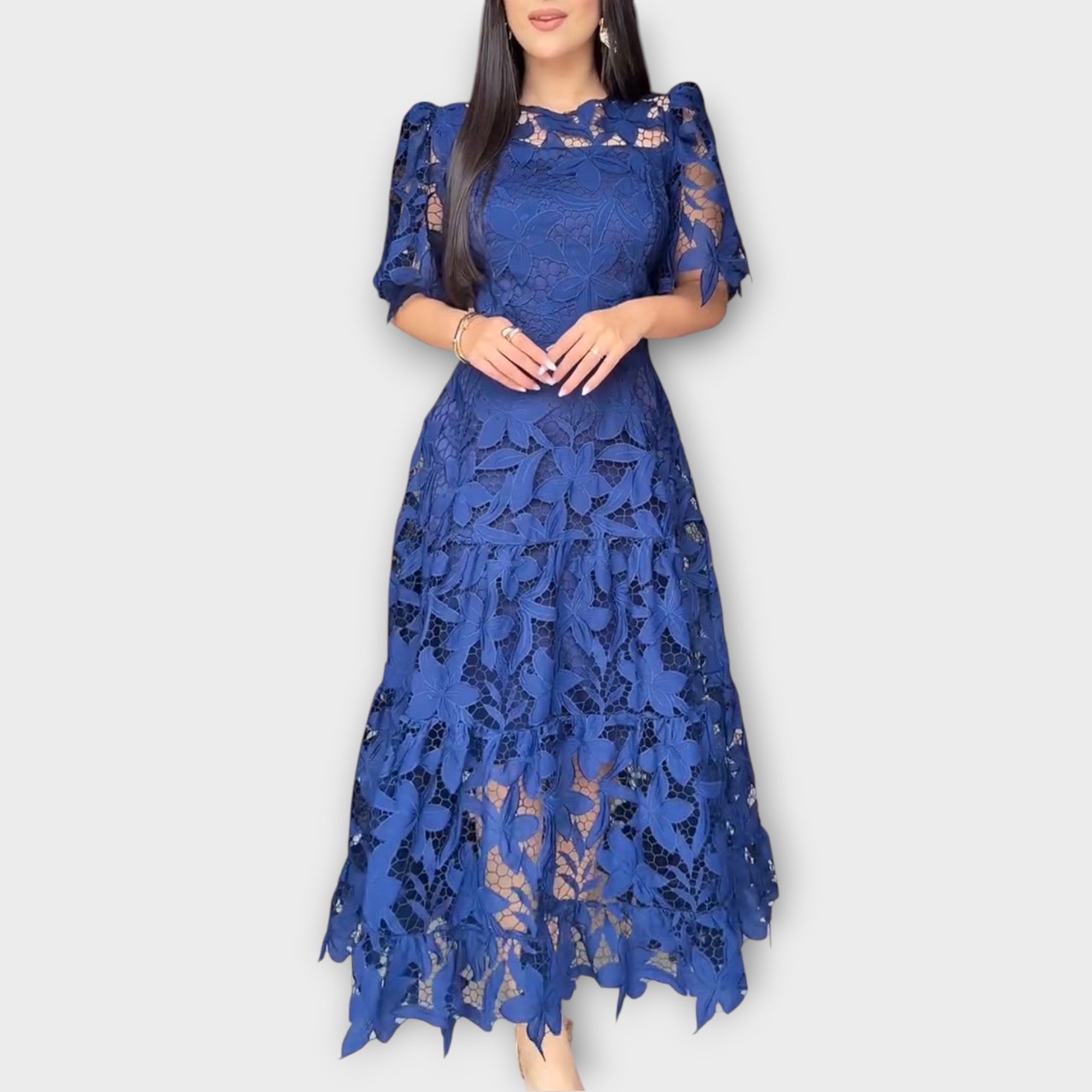 Robe Midi en Dentelle Florale Élégante