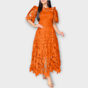 Robe Midi en Dentelle Florale Élégante