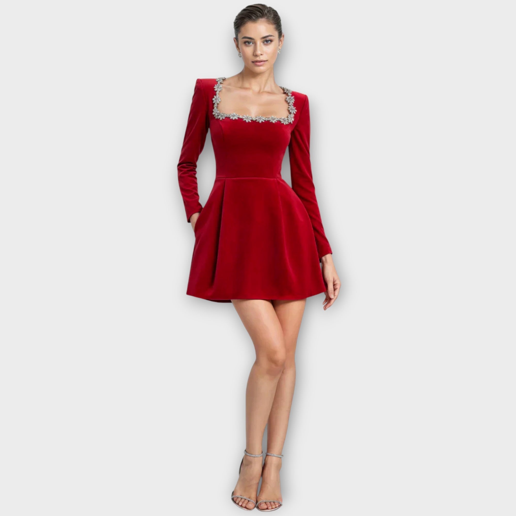 Robe Mini à Col Carré Embellie de Cristaux