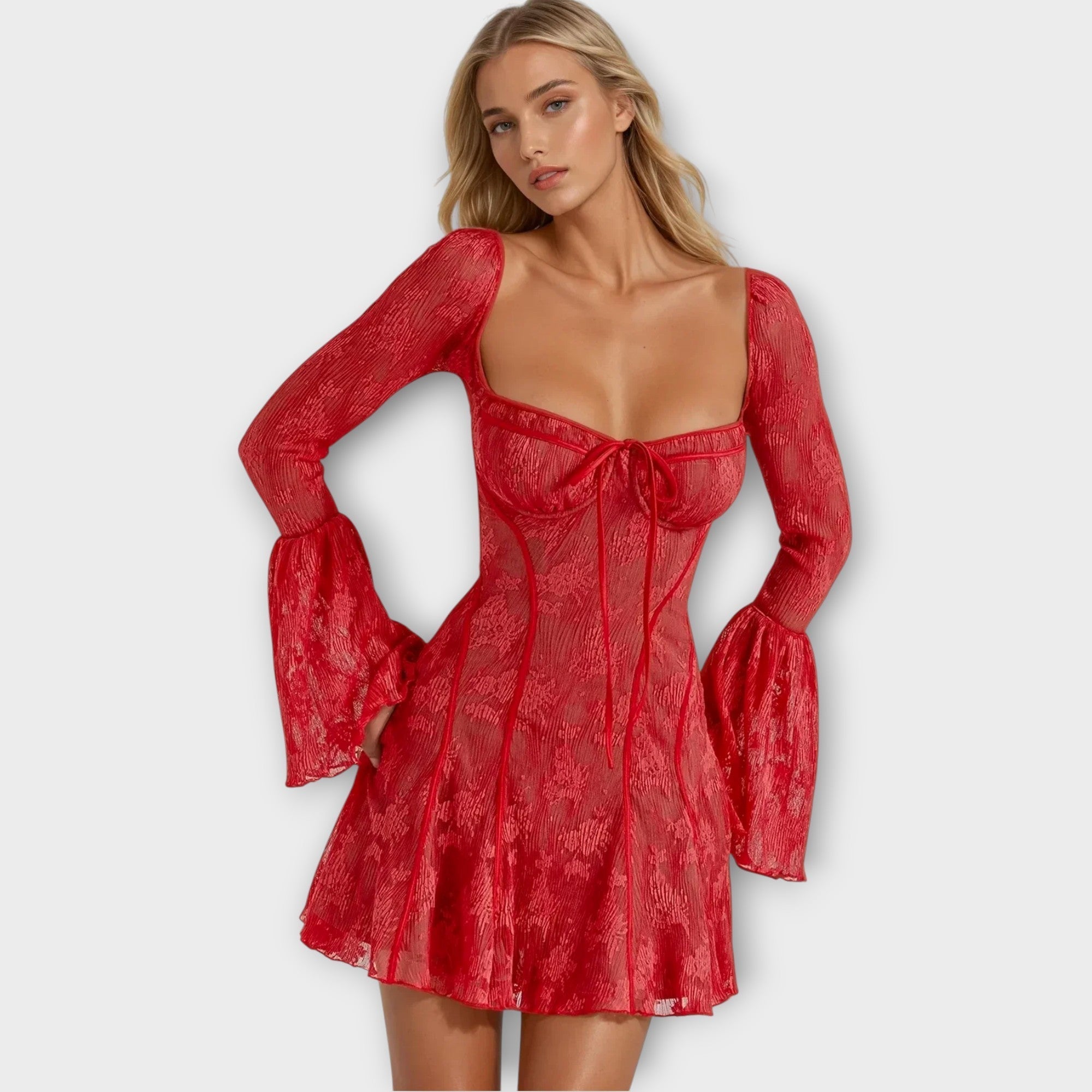 La Robe Romantique avec Détails en Dentelle et Effet Transparent