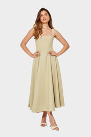 Robe Midi Aérée Intemporelle avec Ligne Élégante et Mouvement Naturel