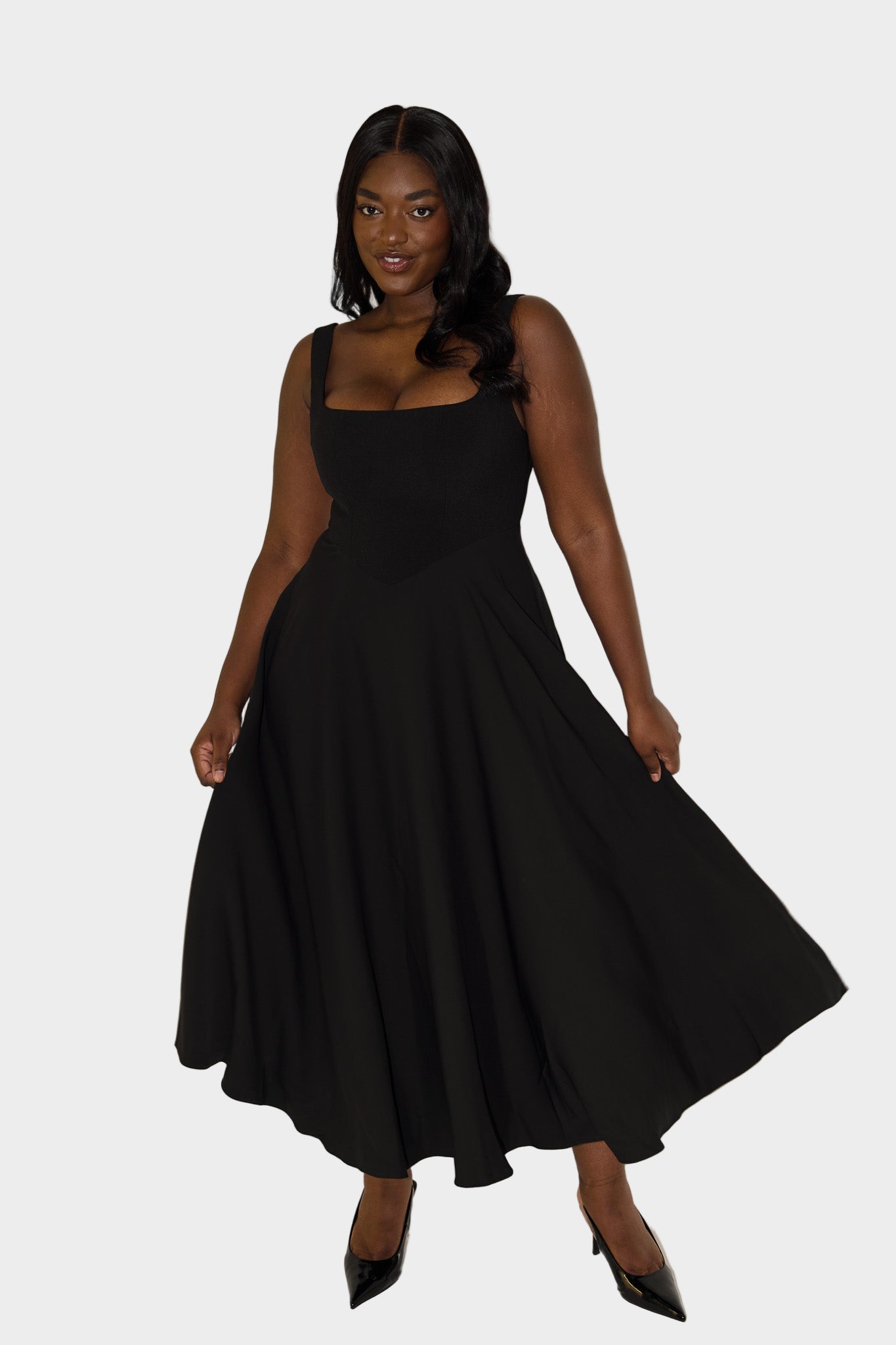 Robe Midi Aérée Intemporelle avec Ligne Élégante et Mouvement Naturel