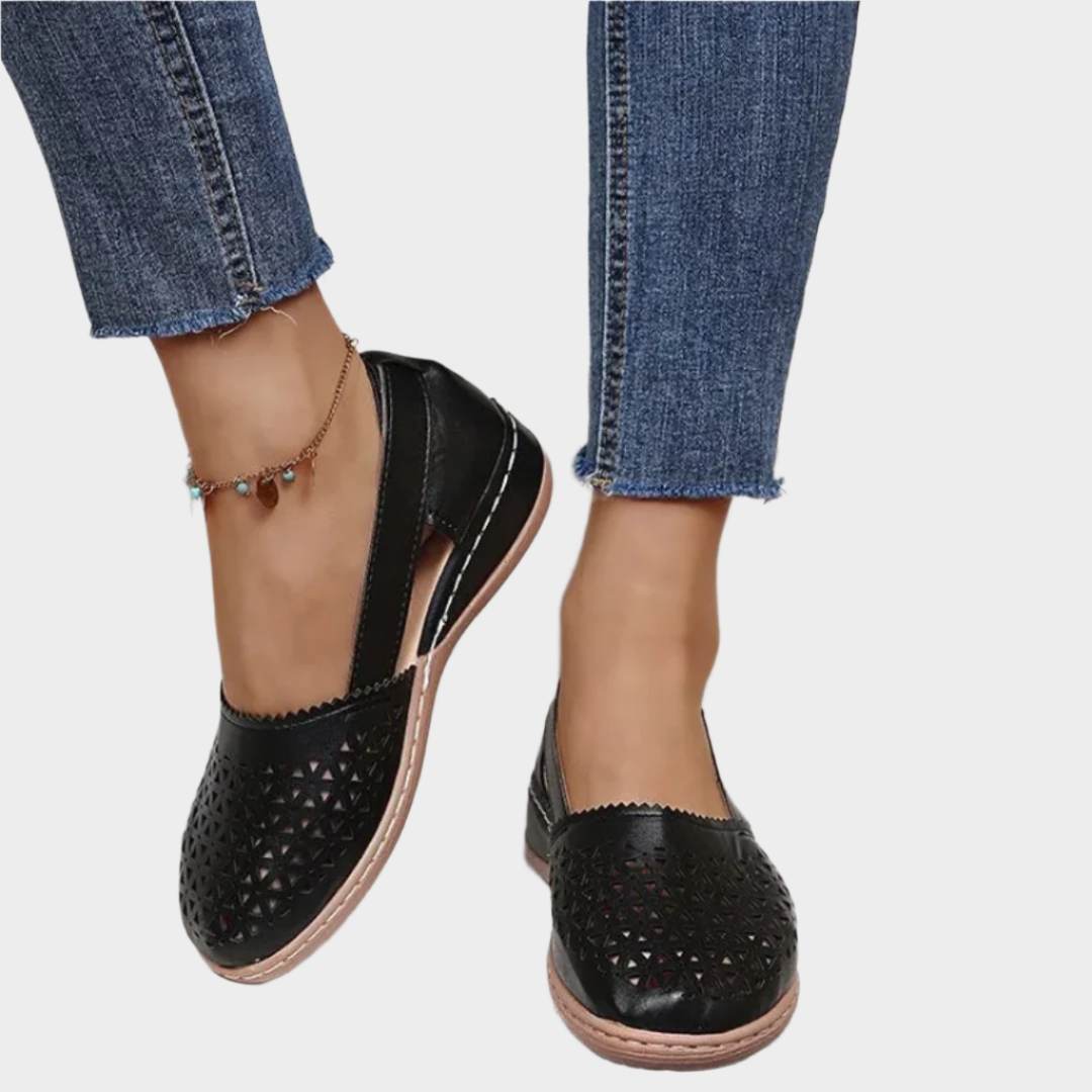 Ballerines Anatomiques en Cuir avec Découpes et Sangle