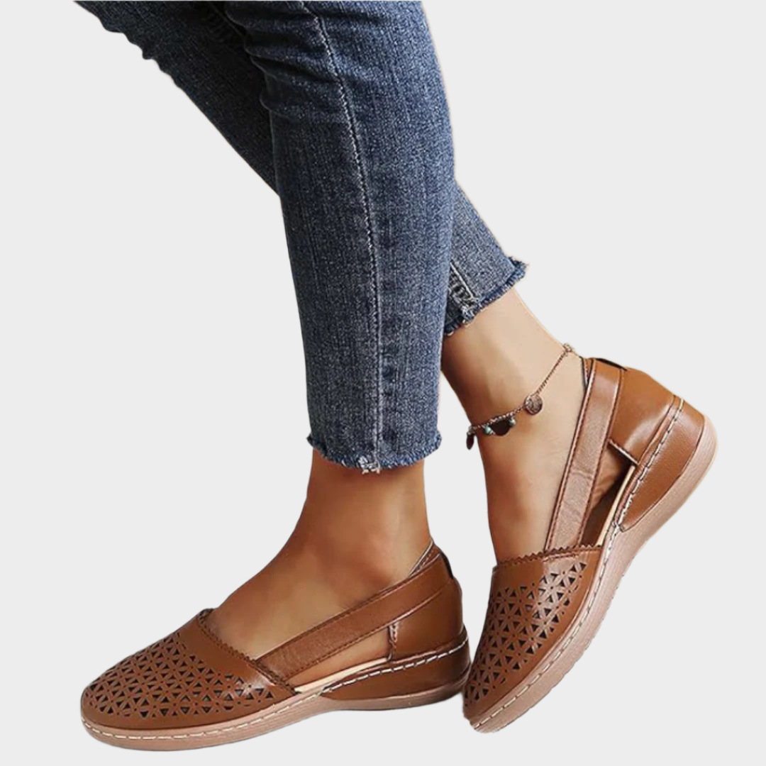 Ballerines Anatomiques en Cuir avec Découpes et Sangle