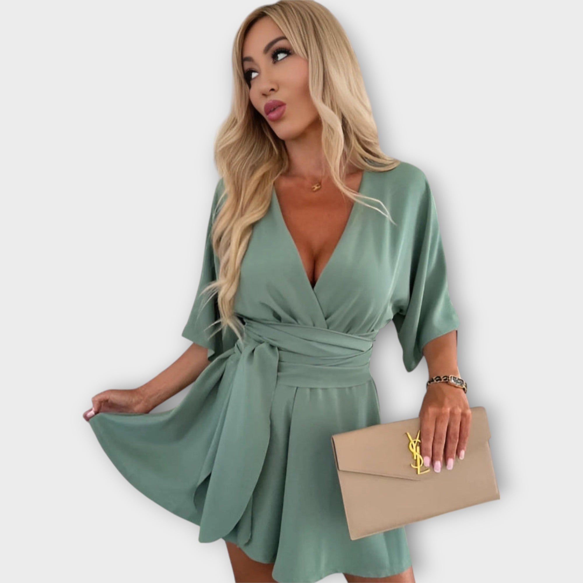 Robe d'été aérienne avec volants et ceinture