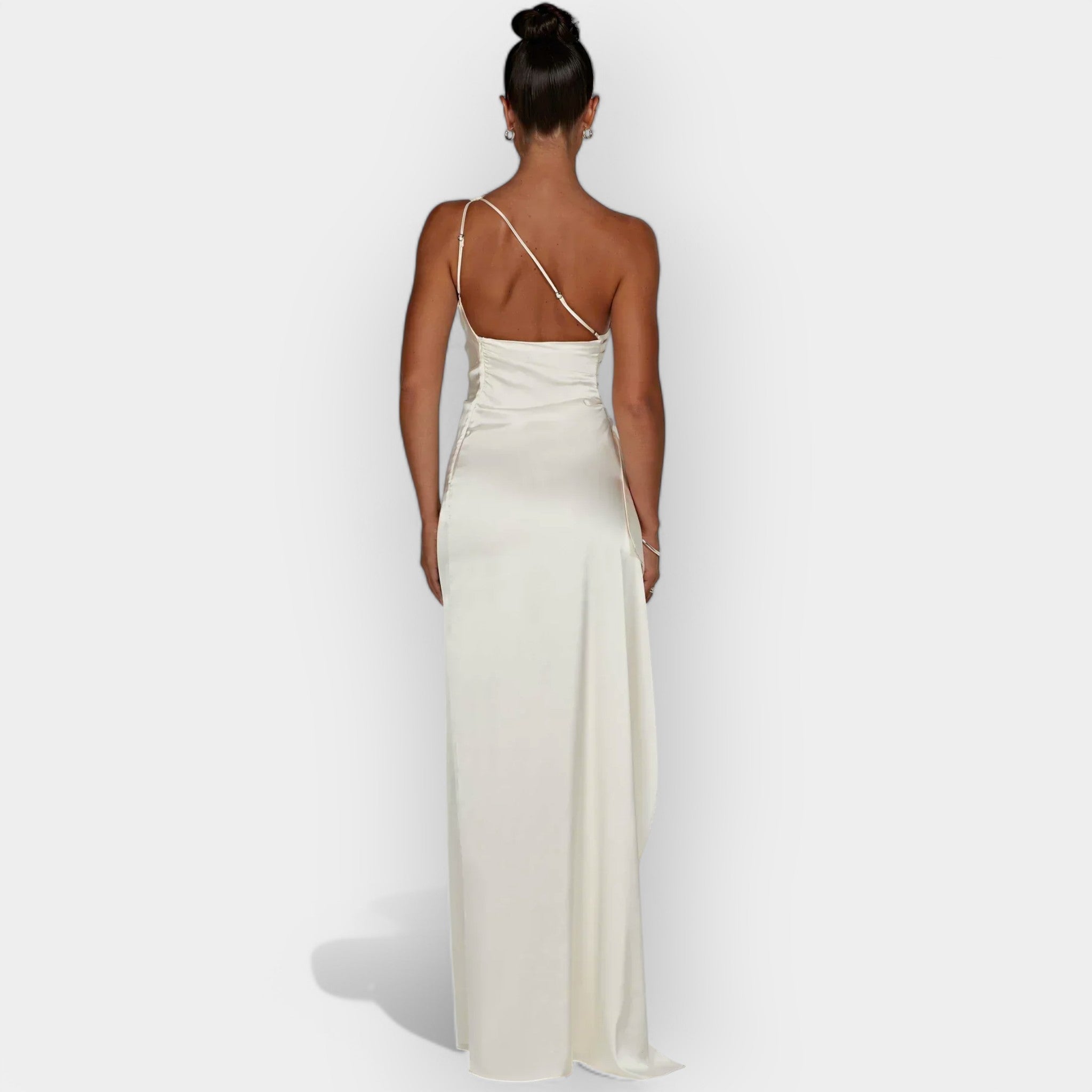 Robe en Satin pour Soirées Aristocratiques